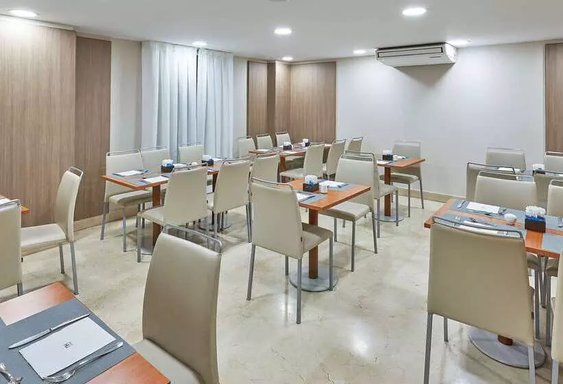 فندق NH Valencia Las Ciencias