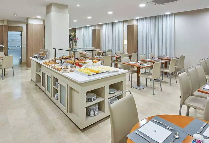 فندق NH Valencia Las Ciencias