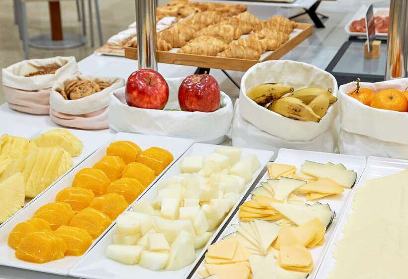 فندق NH Valencia Las Ciencias