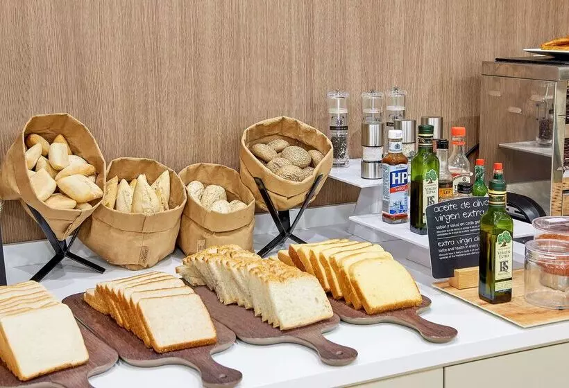 فندق NH Valencia Las Ciencias