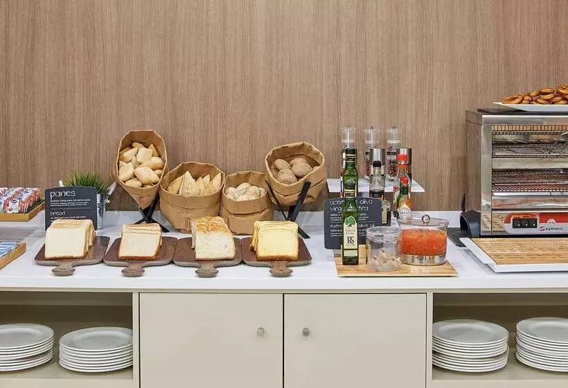 فندق NH Valencia Las Ciencias