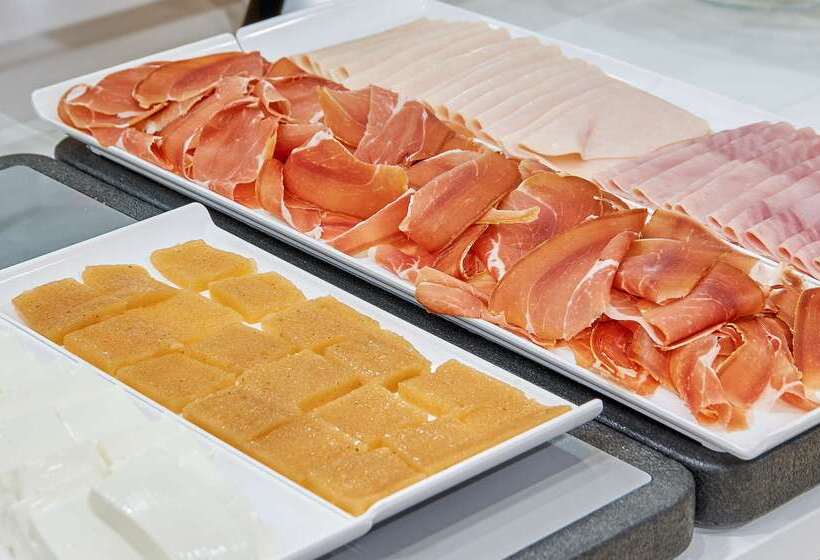 فندق NH Valencia Las Ciencias