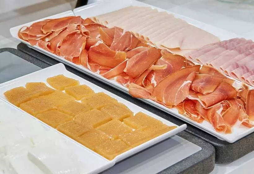 فندق NH Valencia Las Ciencias