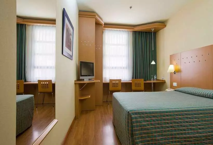 فندق NH Valencia Las Ciencias