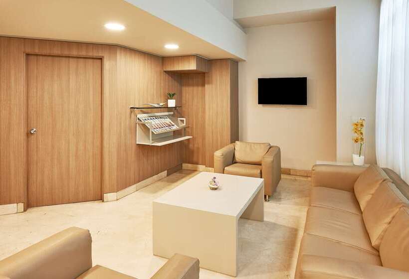 فندق NH Valencia Las Ciencias