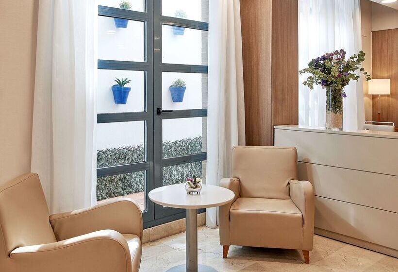 فندق NH Valencia Las Ciencias