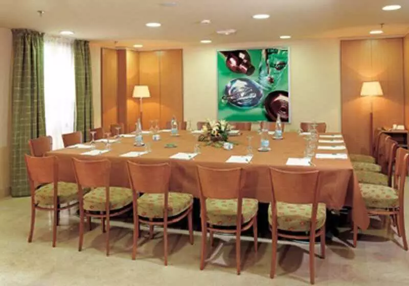 فندق NH Valencia Las Ciencias