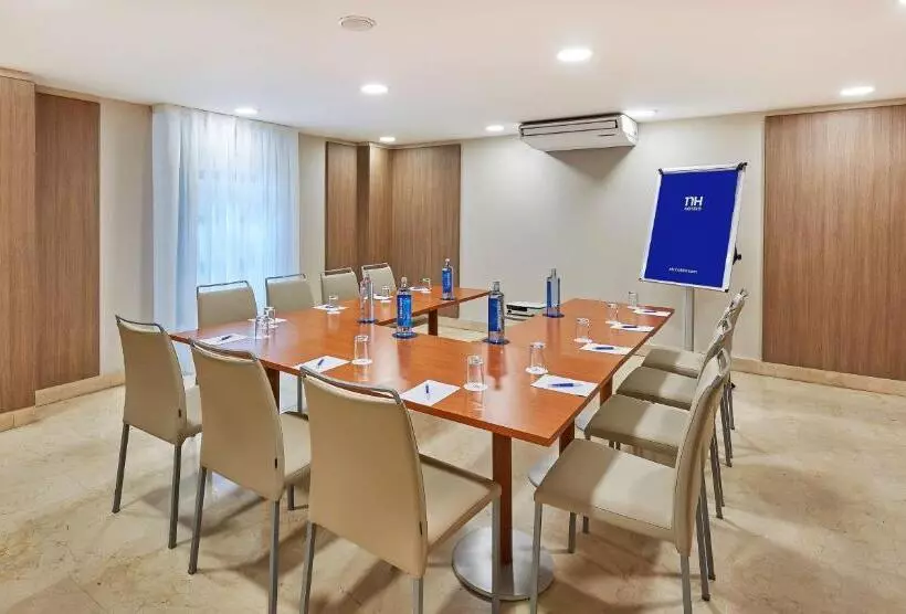 فندق NH Valencia Las Ciencias