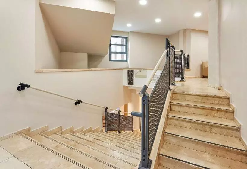 فندق NH Valencia Las Ciencias