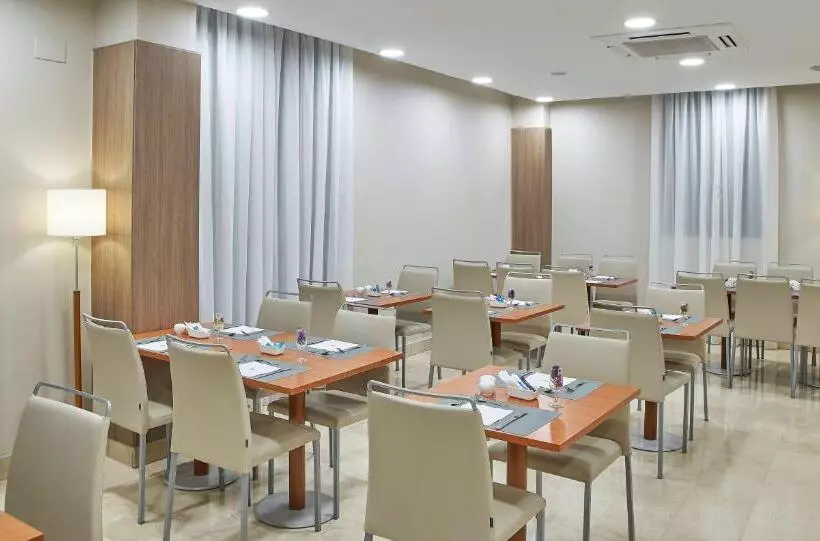 فندق NH Valencia Las Ciencias