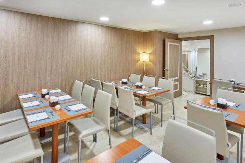 فندق NH Valencia Las Ciencias