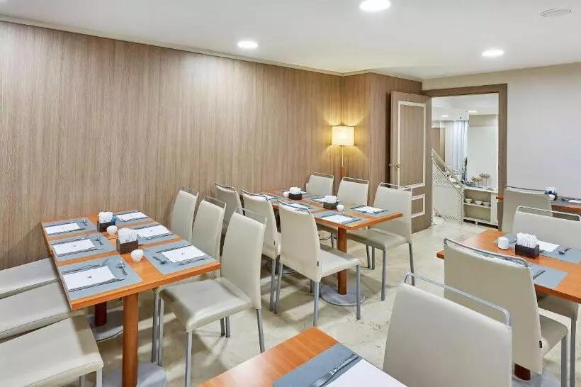 فندق NH Valencia Las Ciencias