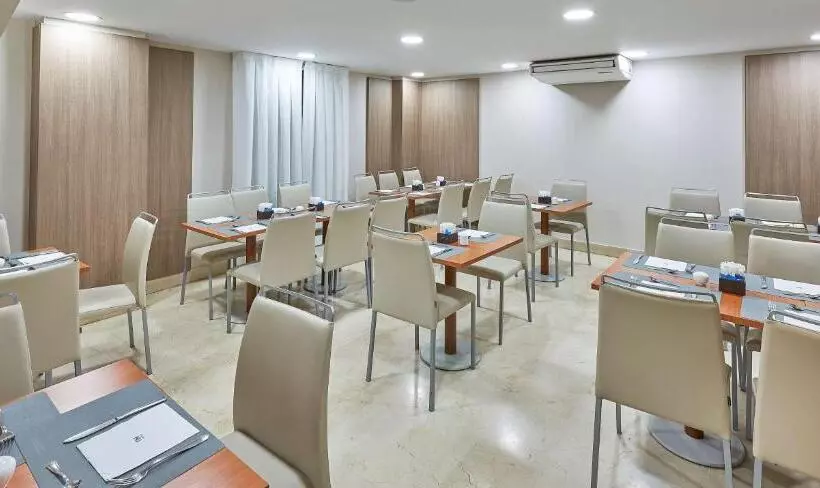 فندق NH Valencia Las Ciencias