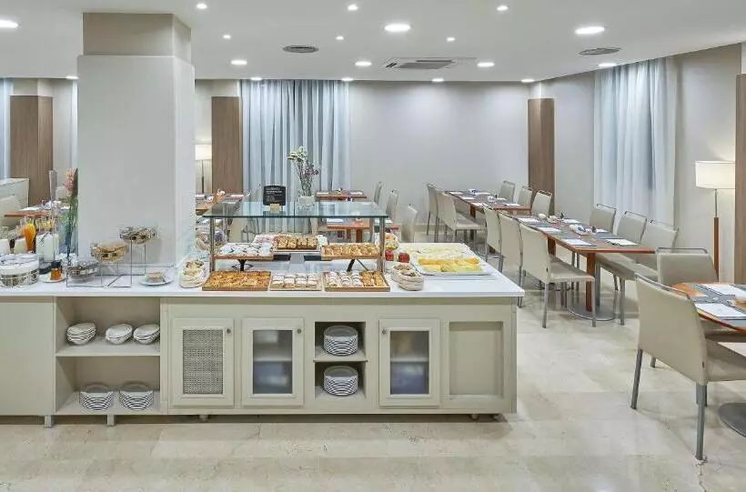 فندق NH Valencia Las Ciencias