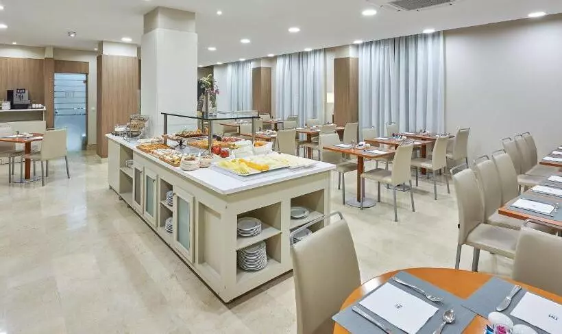 فندق NH Valencia Las Ciencias