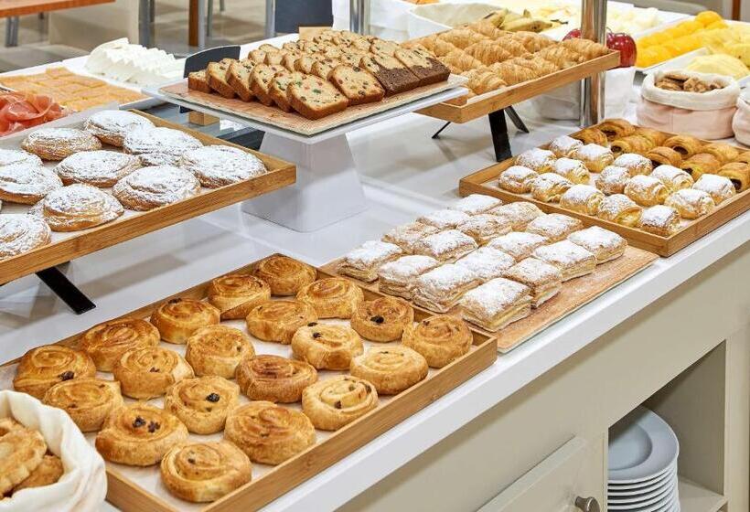 فندق NH Valencia Las Ciencias