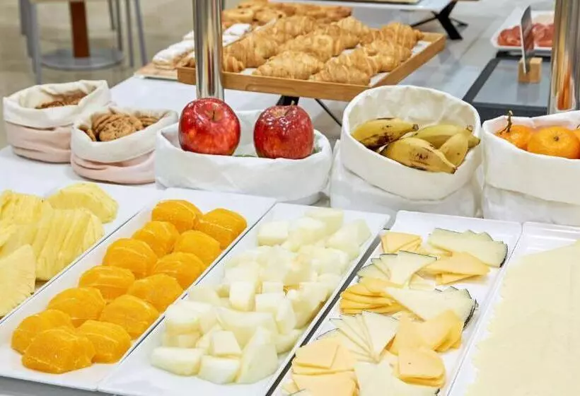 فندق NH Valencia Las Ciencias