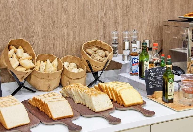 فندق NH Valencia Las Ciencias