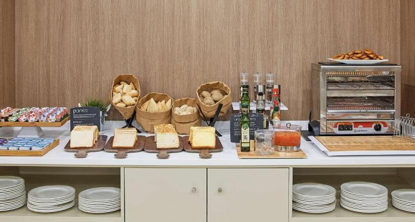 فندق NH Valencia Las Ciencias