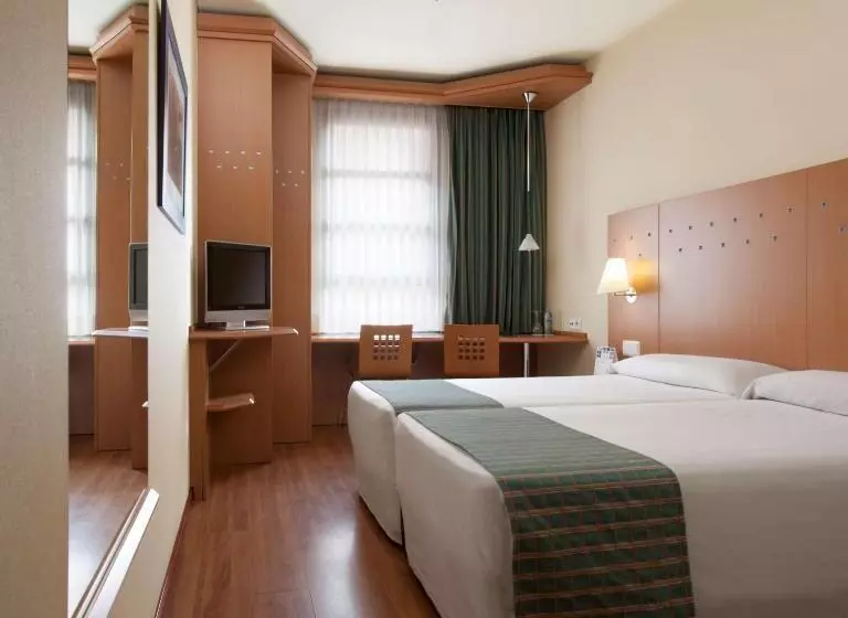 فندق NH Valencia Las Ciencias