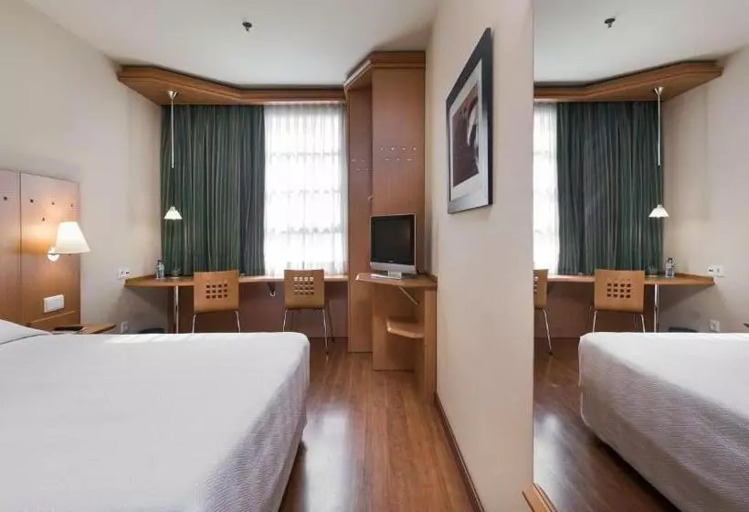 فندق NH Valencia Las Ciencias