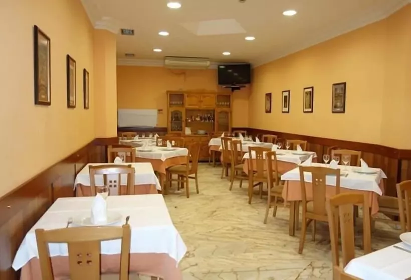 酒店 Reyes De León