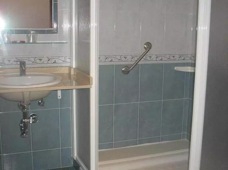 酒店 Reyes De León