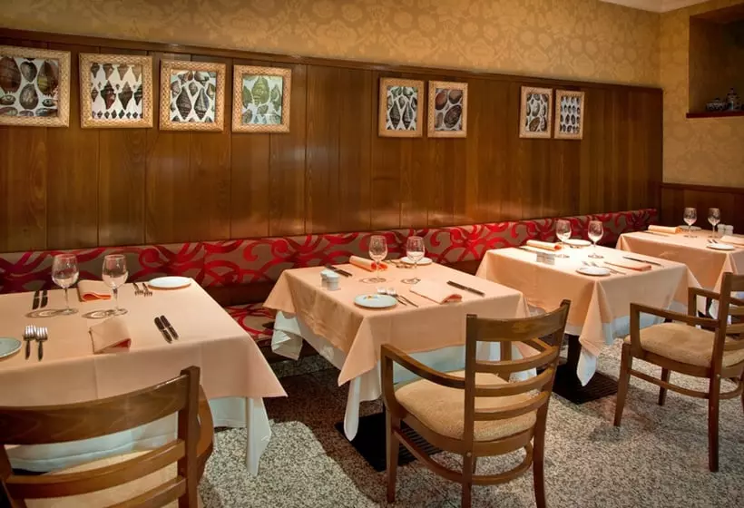 Catalonia Plaza España Hotel & Spa