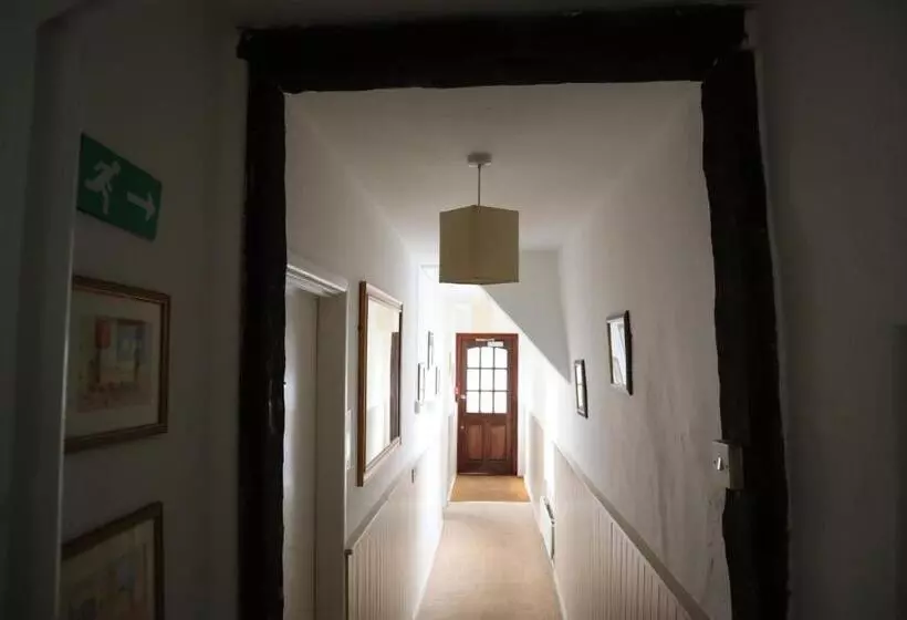 Retkeilymaja The White Horse Inn