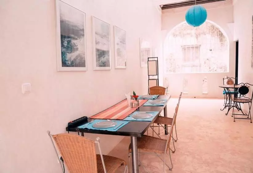 تختخواب و صبحانه Jamala Guesthouse