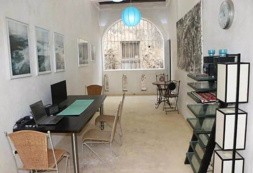 تختخواب و صبحانه Jamala Guesthouse