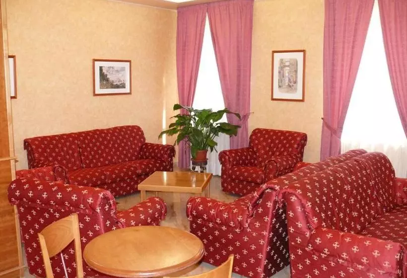 Hotelli Albergo Casa Del Pellegrino
