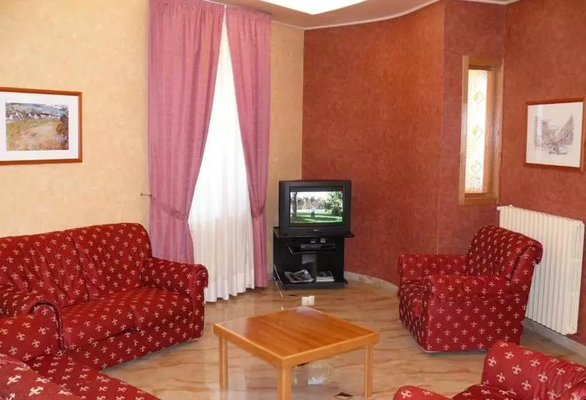 Hotelli Albergo Casa Del Pellegrino