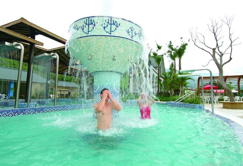 هتل Fennel Resort