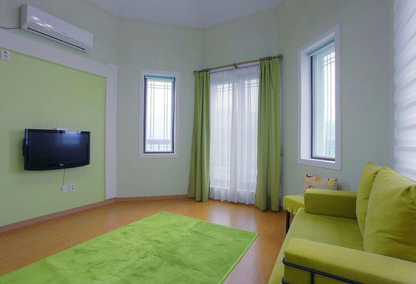 Отель Forest Of Color Pension