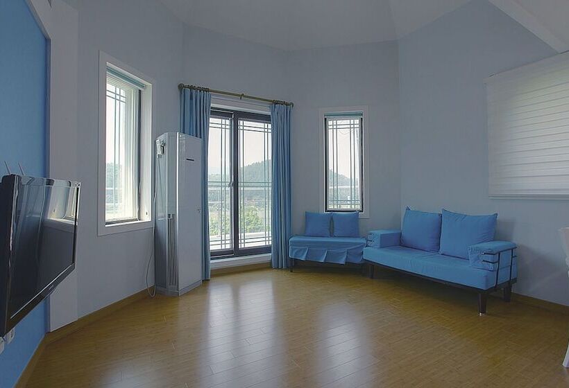 Отель Forest Of Color Pension