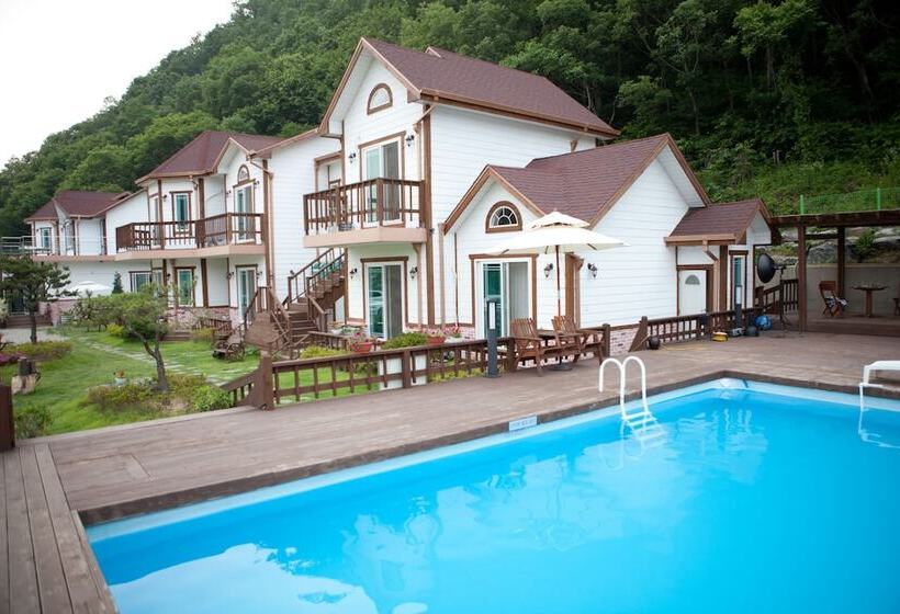 Отель Forest Of Color Pension