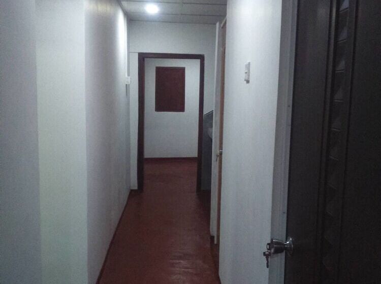 בית מלון כפרי Hi Lanka Backpackers Adults Only