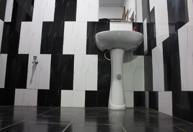 בית מלון כפרי Hi Lanka Backpackers Adults Only