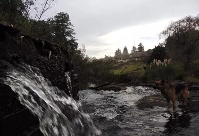 Hotelli Hawklee Country House