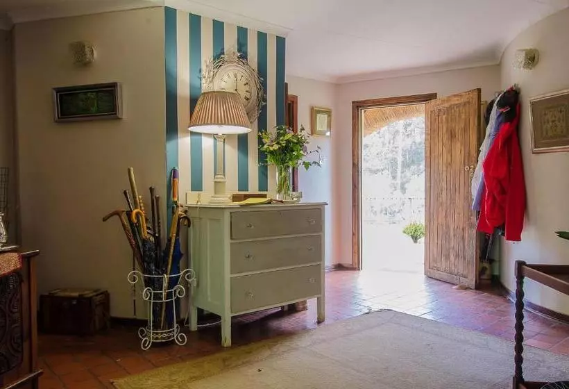 Hotelli Hawklee Country House