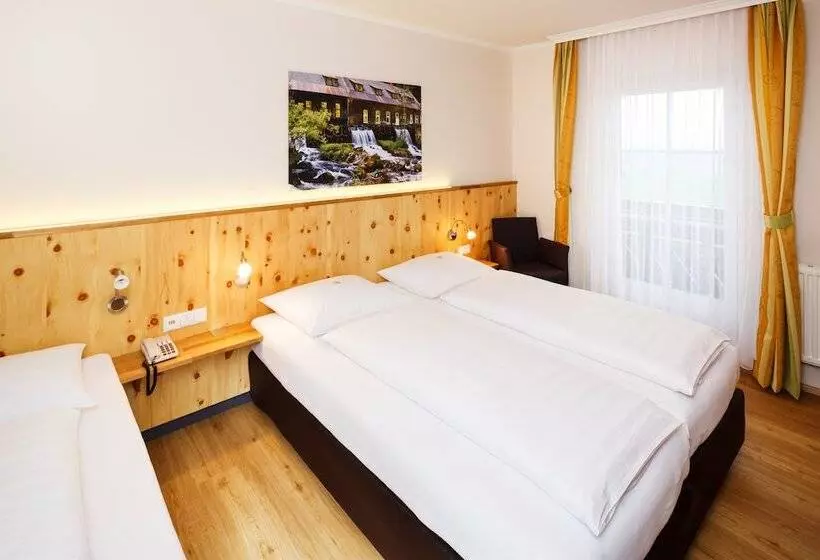 Hotelli Pension Jageredt