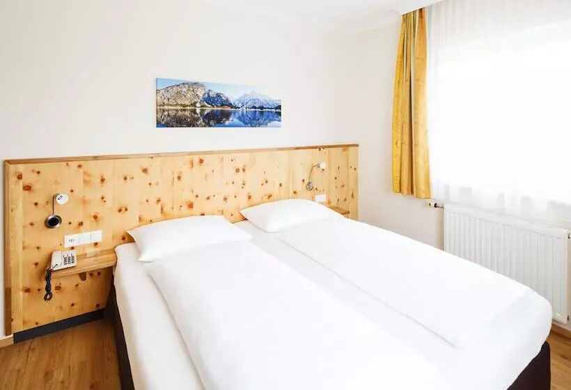 Hotelli Pension Jageredt