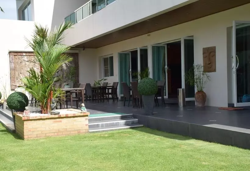 ホテル Sumali Villa