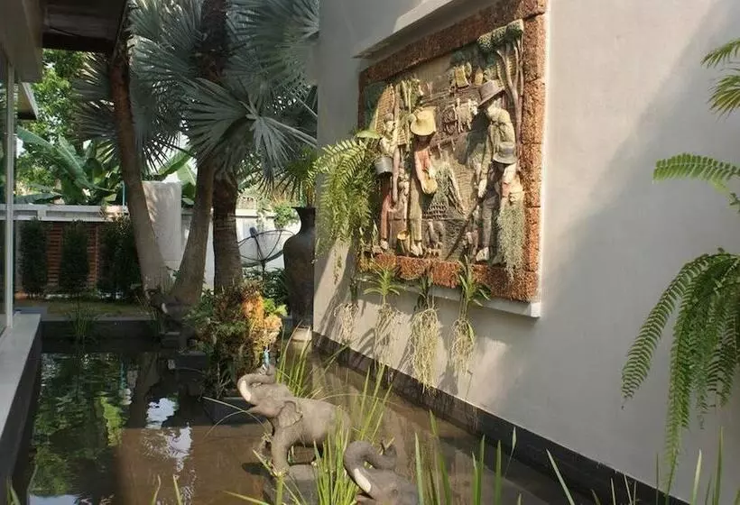 ホテル Sumali Villa