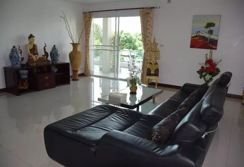 ホテル Sumali Villa