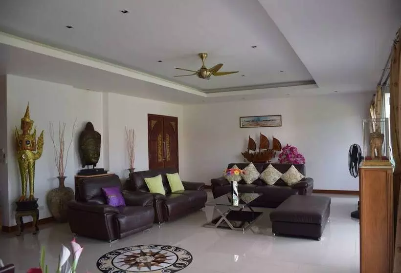 ホテル Sumali Villa