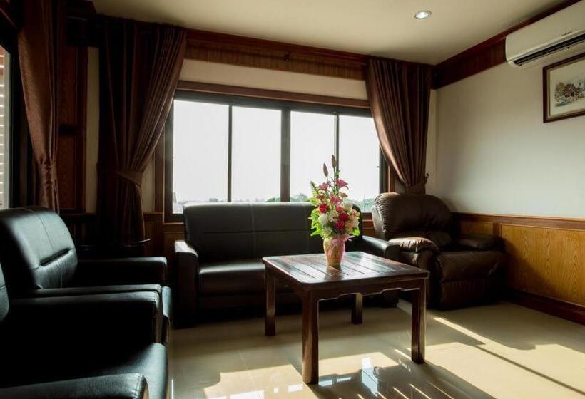 Thatphanom View Hotel Nakhon