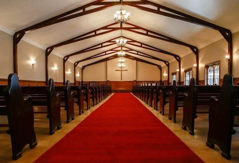 Отель Waterwoods Cottages