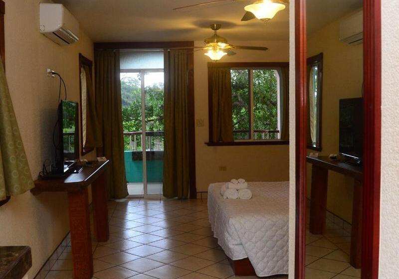 Lamanai Hotel & Marina